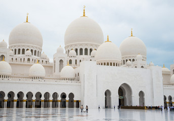 The famous Sheikh Zayed mosque