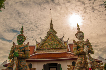 Fototapeta na wymiar Thai Giant monument with the sun rise