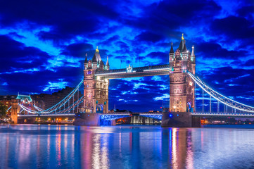 Fototapeta na wymiar Tower Bridge In the Early Hours