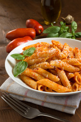 Penne con pomodoro e parmigiano, cucina italiana