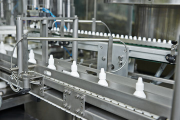 pharmacy medicine plastic bottle conveyer