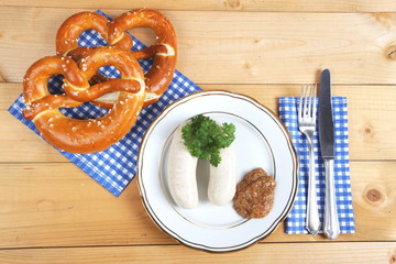 Teller mit Brezn und Weißwürsten