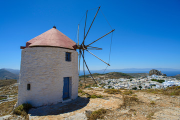 Fototapeta na wymiar Les moulins d'Amorgos