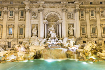 Fototapeta na wymiar Trevi Fountain (Fontana di Trevi) at night in Rome, Italy
