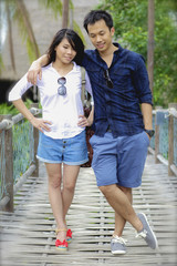Obraz premium Beautiful married couple on the wooden bridge.