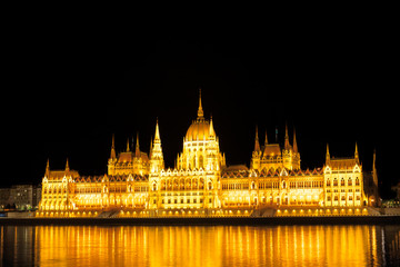 Fototapeta na wymiar Parliament in Budapest, night view