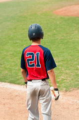 Obraz premium Teen player at bat