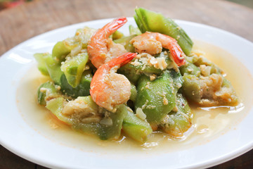 Stir-fried shrimps with zucchini.
