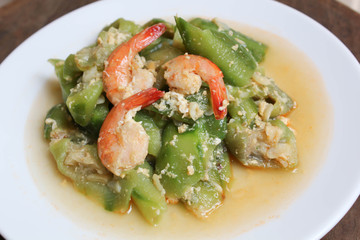 Stir-fried shrimps with zucchini.