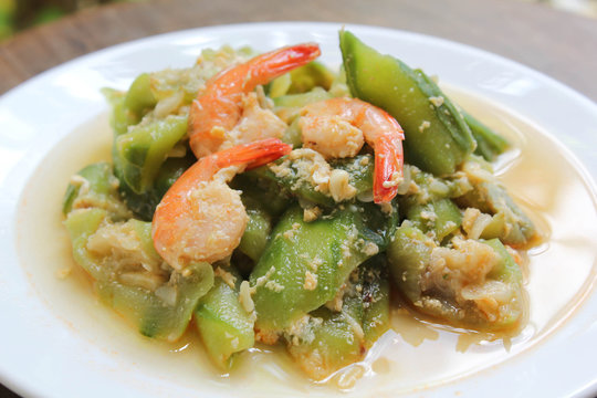 Stir-fried shrimps with zucchini.
