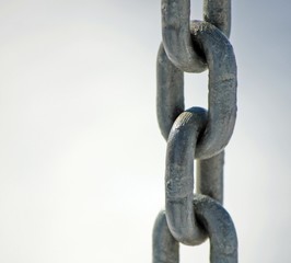 steel chain with rings all together vertically