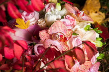 wedding rings on autumn bridal bouquet