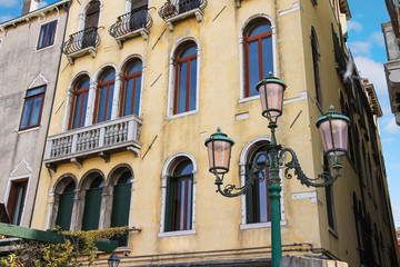 Fototapeta na wymiar Lantern near a beautiful mansion in Venice, Italy