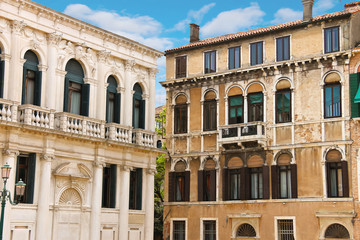 Fototapeta na wymiar Picturesque Italian house in Venice, Italy