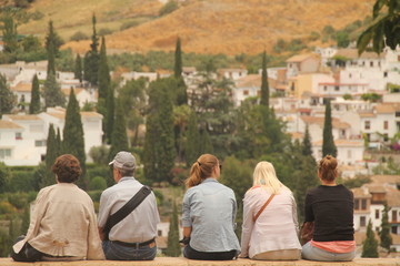 Turistas de visita en Granada, España