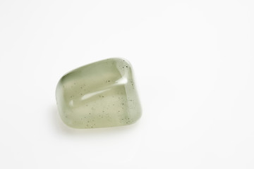 Serpentine Edelstein,Edelsteine,Stein auf weißem Hintergrund