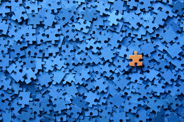 Pieza De Puzzle Sobre Fondo Azul