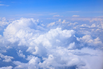 Fototapeta na wymiar Über den Wolken