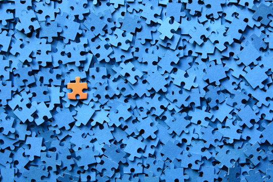 Pieza De Puzzle Sobre Fondo Azul