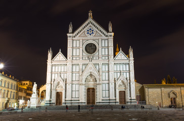 Fototapeta na wymiar Night view of Basilica di Santa Croce in Florence, Italy