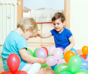 Fototapeta na wymiar girls playing with balloons