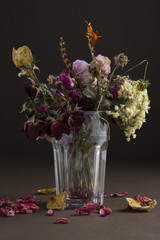 vertrockneter blumenstrauss