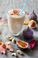 Smoothie with figs and cahew