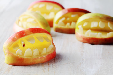 Creative homemade healthy snacks for Halloween