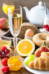 Sekt und Frühstück