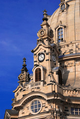Fototapeta na wymiar Uhrenturm an der Frauenkirche