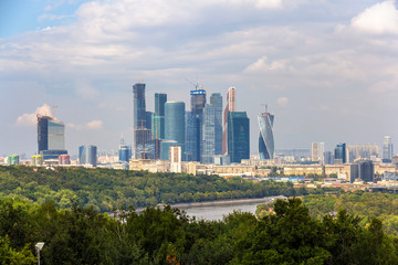 Fototapeta premium Widok na Moskwę z parku Sparrow Hills