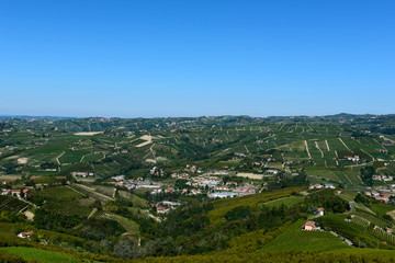 Fototapeta na wymiar Panorama delle Langhe piemontesi