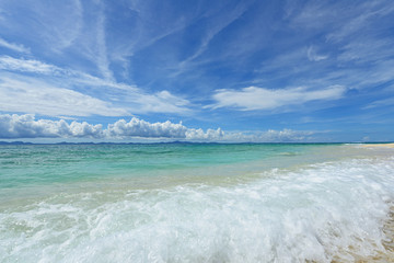 エメラルドグリーンの美しい海