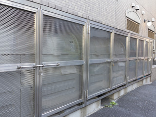 施錠されたゴミ置き場