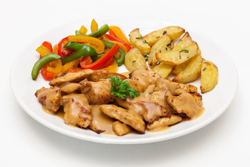 Hähnchen-Geschnetzeltes mit Paprika und Röstkartoffeln