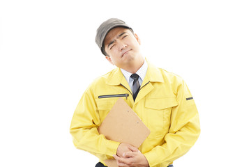 疲れた表情の男性