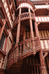 Escalier ext&eacute;rieur d'une maison de Troyes