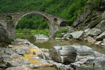 Fototapeta na wymiar Stone bridge