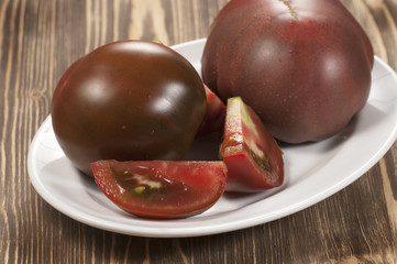 Dark tomatoes