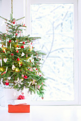 Fototapeta na wymiar Christmas tree at a window
