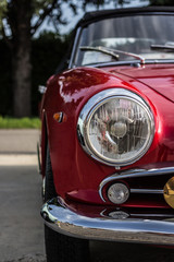 Fototapeta na wymiar the splendor of the beautiful chrome of vintage cars