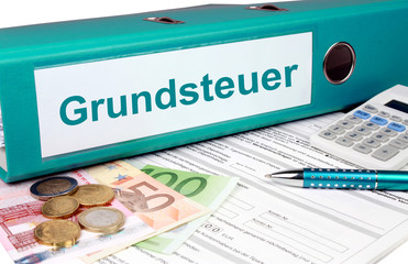 Grundsteuer Ordner mit Geld und Taschenrechner, türkis