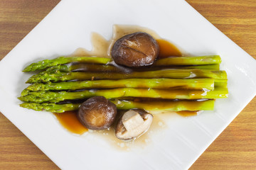 fresh asparagus and shiitake fried in oyster sauce