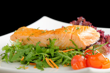 Healthy fish cuisine : baked pink salmon steaks garnished