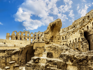 Fototapeta premium Roman amphitheatre in the city of El JEM in Tunisia at sunset
