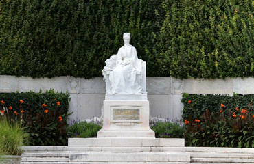 Obraz premium Splendid monument to Empress ELISABETH SISSI in Vienna