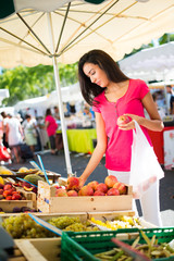healthy woman shopping farmer's market organic fruits vegetables