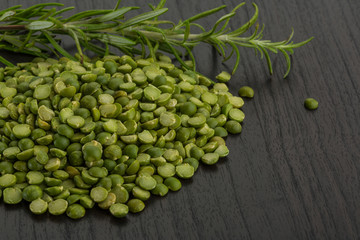 Dry green peas