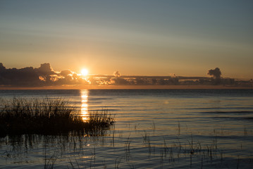 Fototapeta na wymiar beautiful sunrise in the sea at the wild beach