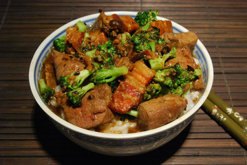 Rinderleber in schwarzer Knoblauch-Bohnen-Sauce